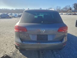 
										2014 Volkswagen Touareg full									