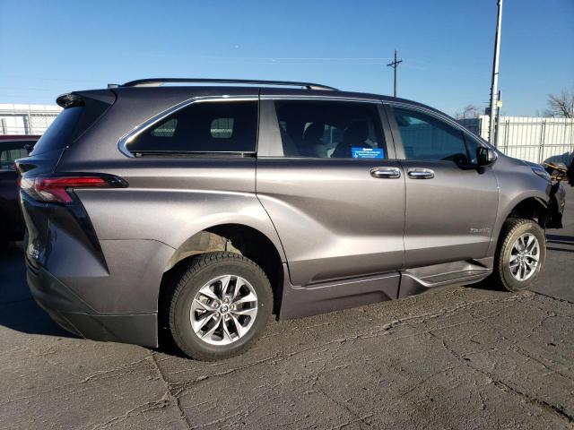 2022 Toyota Sienna xle