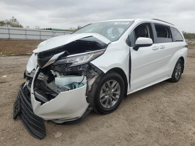2022 Toyota Sienna xle