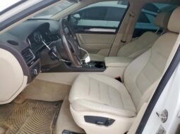 
										2016 Volkswagen Touareg full									
