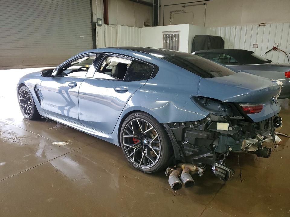 2022 BMW M8