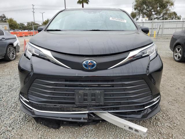 2022 Toyota Sienna xle