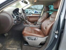 
										2012 Volkswagen Touareg full									