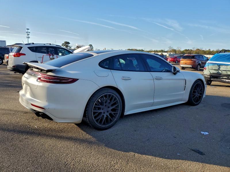 2017 Porsche Panamera