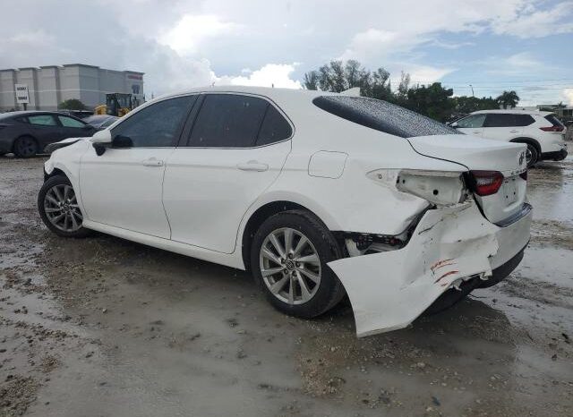 
								2021 Toyota Camry le full									