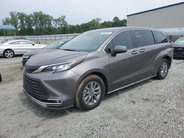 2022 Toyota Sienna xle