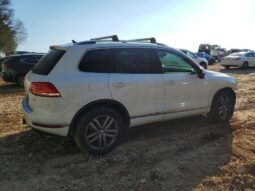 
										2015 Volkswagen Touareg full									