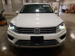 
										2016 Volkswagen Touareg full									