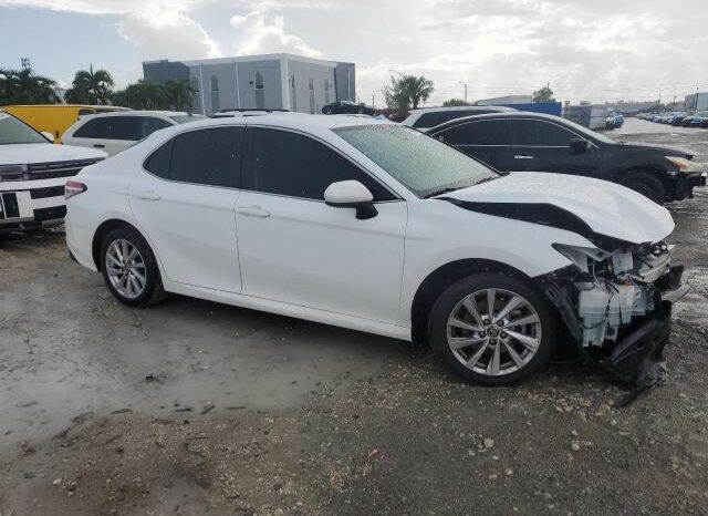 
								2021 Toyota Camry le full									