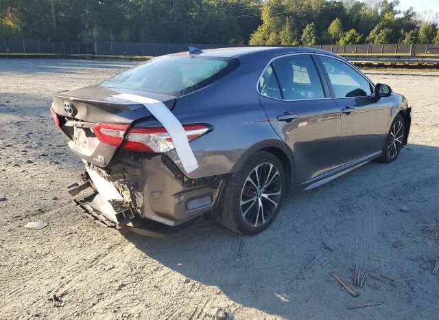
								2020 Toyota Camry se full									
