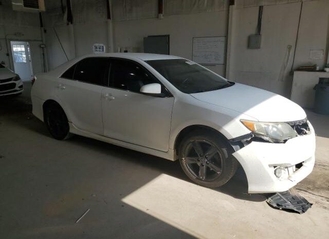 
								2012 Toyota Camry base full									