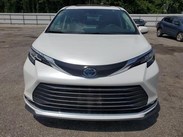 2022 Toyota Sienna xle