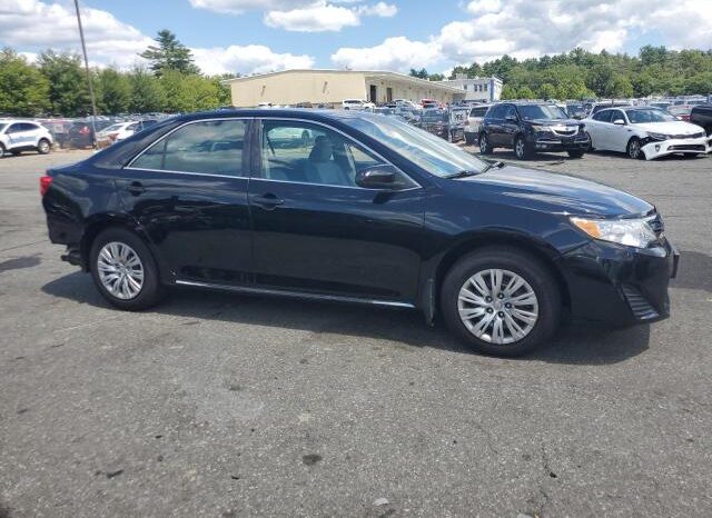 
								2014 Toyota Camry base full									