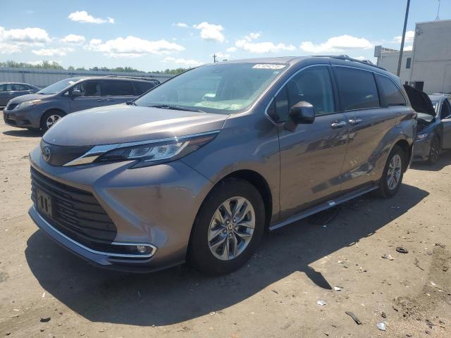2022 Toyota Sienna xle