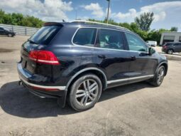 
										2015 Volkswagen Touareg full									