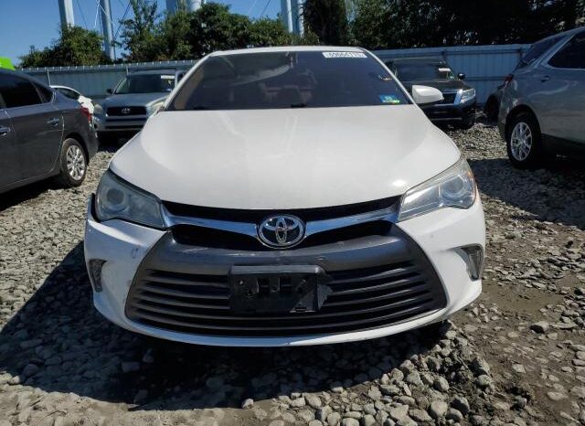 
								2015 Toyota Camry le full									