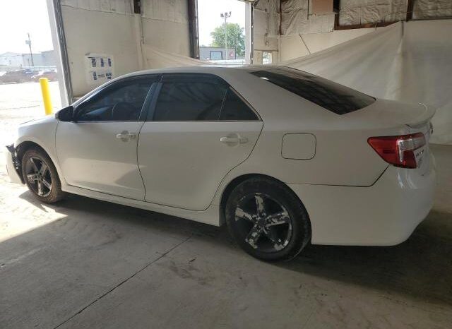 
								2012 Toyota Camry base full									