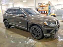 
										2015 Volkswagen Touareg full									