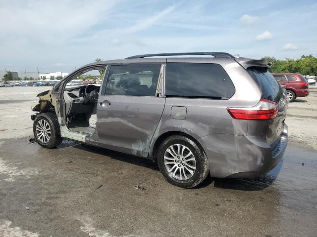 2019 Toyota Sienna xle