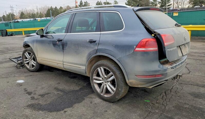 
								2011 Volkswagen Touareg full									