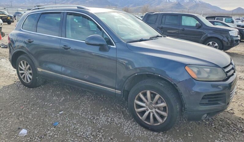 
								2011 Volkswagen Touareg full									