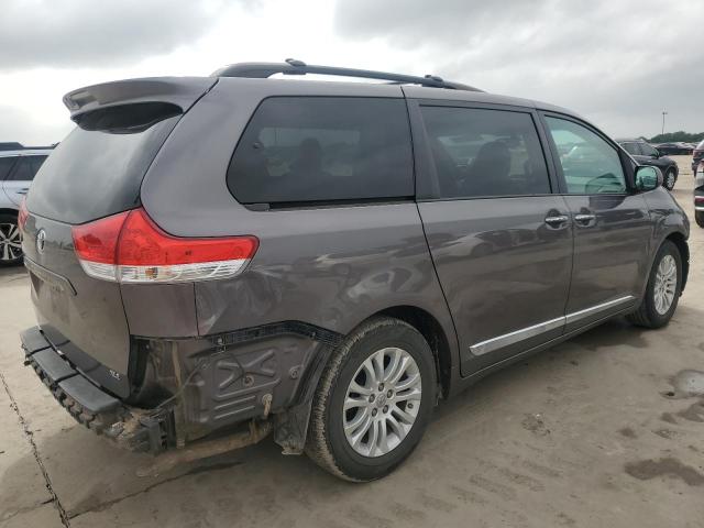 2012 Toyota Sienna xle