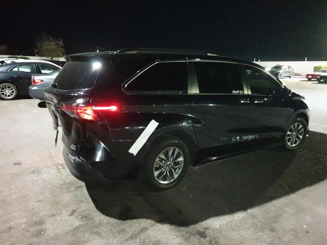 2021 Toyota Sienna xle
