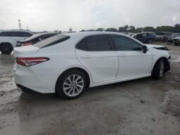 
										2021 Toyota Camry le full									