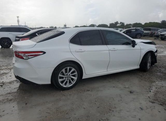 
								2021 Toyota Camry le full									