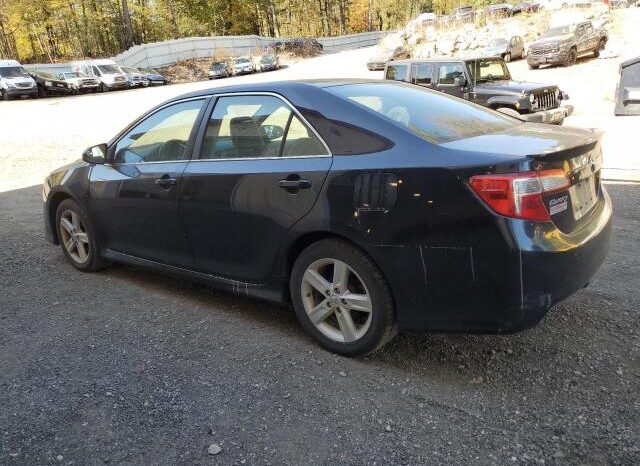 
								2012 Toyota Camry base full									