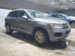 
										2014 Volkswagen Touareg full									