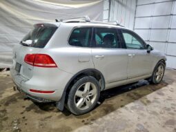 
										2014 Volkswagen Touareg full									