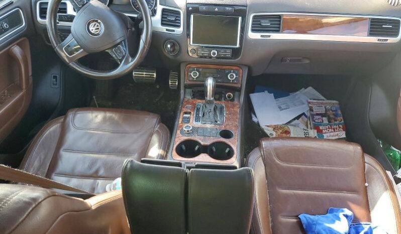
								2011 Volkswagen Touareg full									