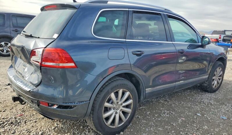 
								2011 Volkswagen Touareg full									