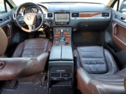 
										2013 Volkswagen Touareg full									
