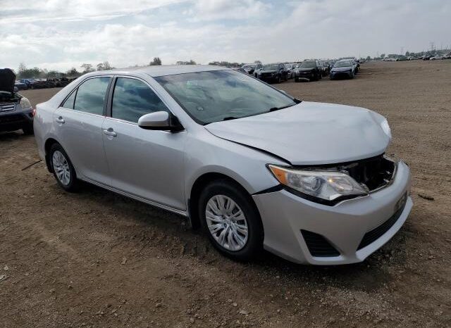 
								2012 Toyota Camry base full									