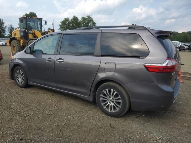 2019 Toyota Sienna xle