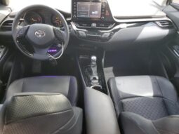 
										2021 Toyota C-hr full									