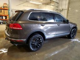 
										2015 Volkswagen Touareg full									