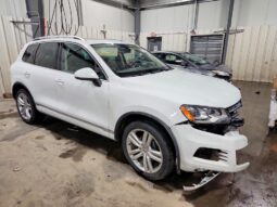 
										2014 Volkswagen Touareg full									