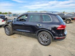 
										2015 Volkswagen Touareg full									
