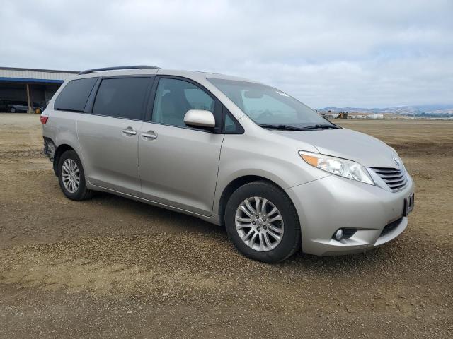 2016 Toyota Sienna xle