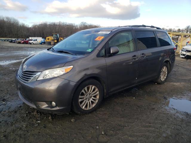 2012 Toyota Sienna xle