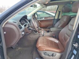 
										2013 Volkswagen Touareg full									