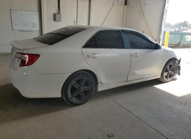 
								2012 Toyota Camry base full									