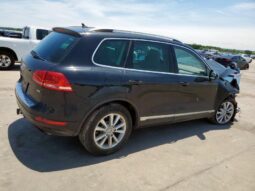 
										2014 Volkswagen Touareg full									