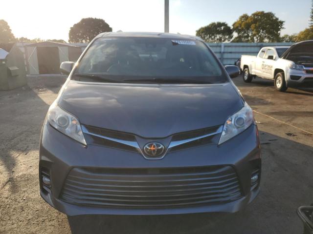 2020 Toyota Sienna xle