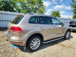 
										2016 Volkswagen Touareg full									