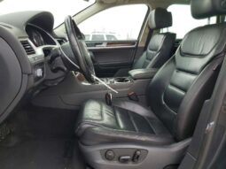 
										2015 Volkswagen Touareg full									