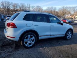 
										2013 Volkswagen Touareg full									